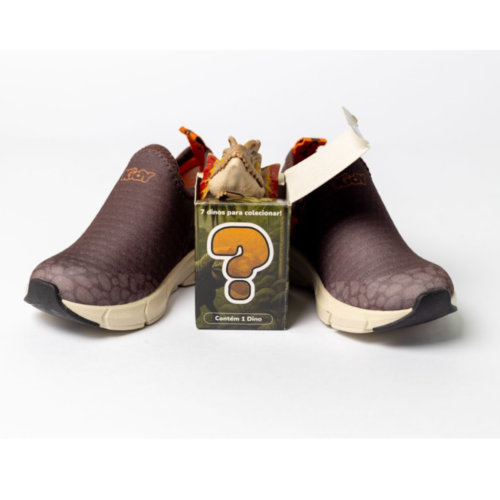 Tênis Infantil Menino Calce Fácil Kidy Energy Baby Respitec Marrom e Laranja + Brinquedo Dino Surpresa Colecionável