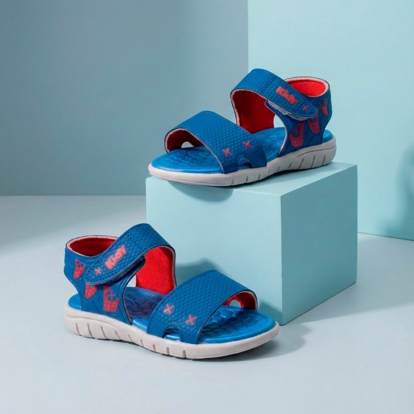Sandália Papete Menino Kidy Toys Azul Royal Gelo e Vermelho + Ovo Massinha