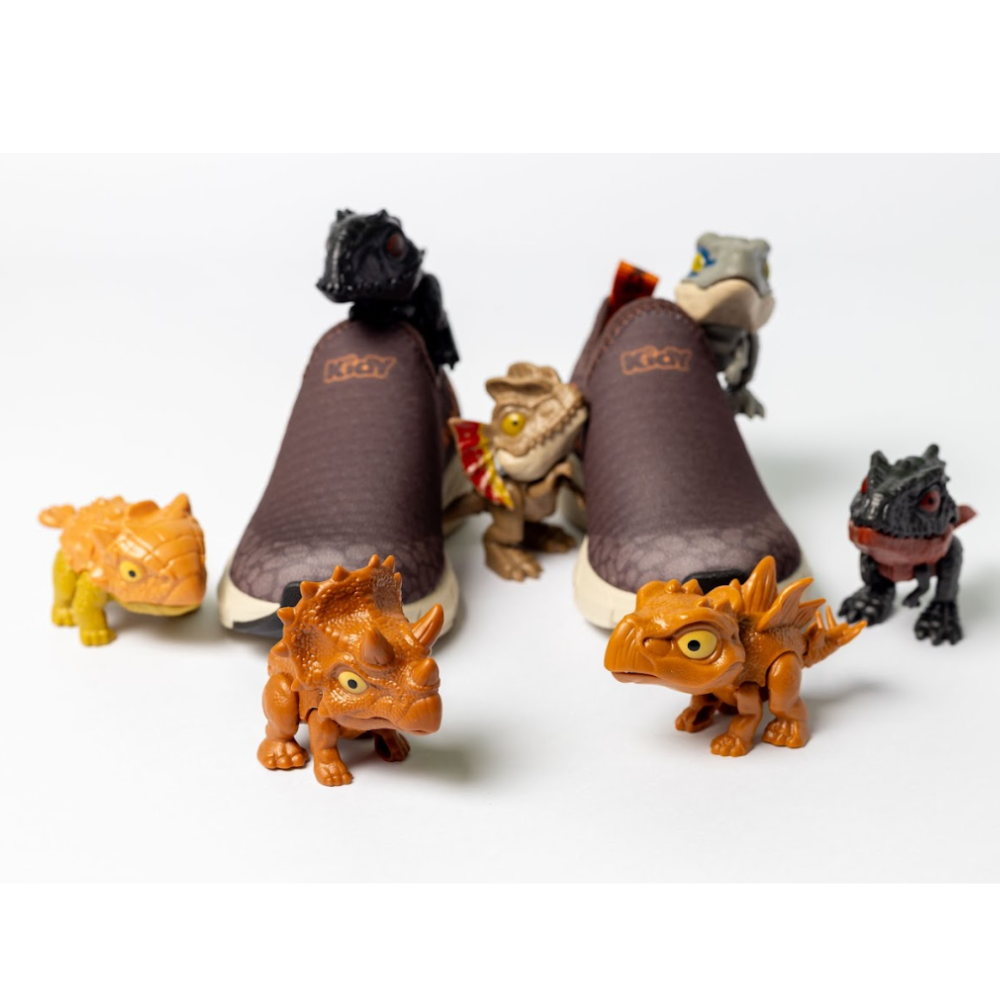 Tênis Infantil Menino Calce Fácil Kidy Energy Baby Respitec Marrom e Laranja + Brinquedo Dino Surpresa Colecionável